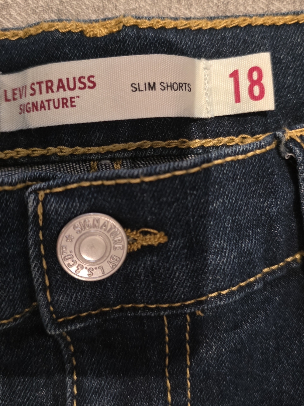 Boys Levi's Dark Blue Denim Slim Shorts with Contrast Yellow Stitching Size 18 - Picture 2 of 3